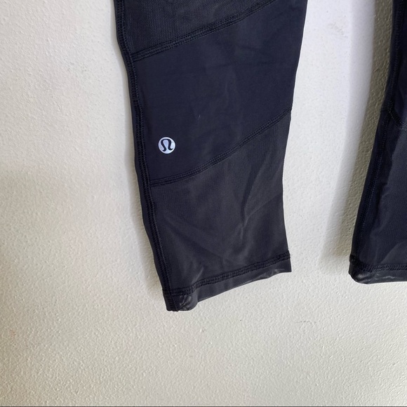 Lululemon Mesh With Me Crop Deep Coal / Desert Snake White Silver Fox - Picture 8 of 10